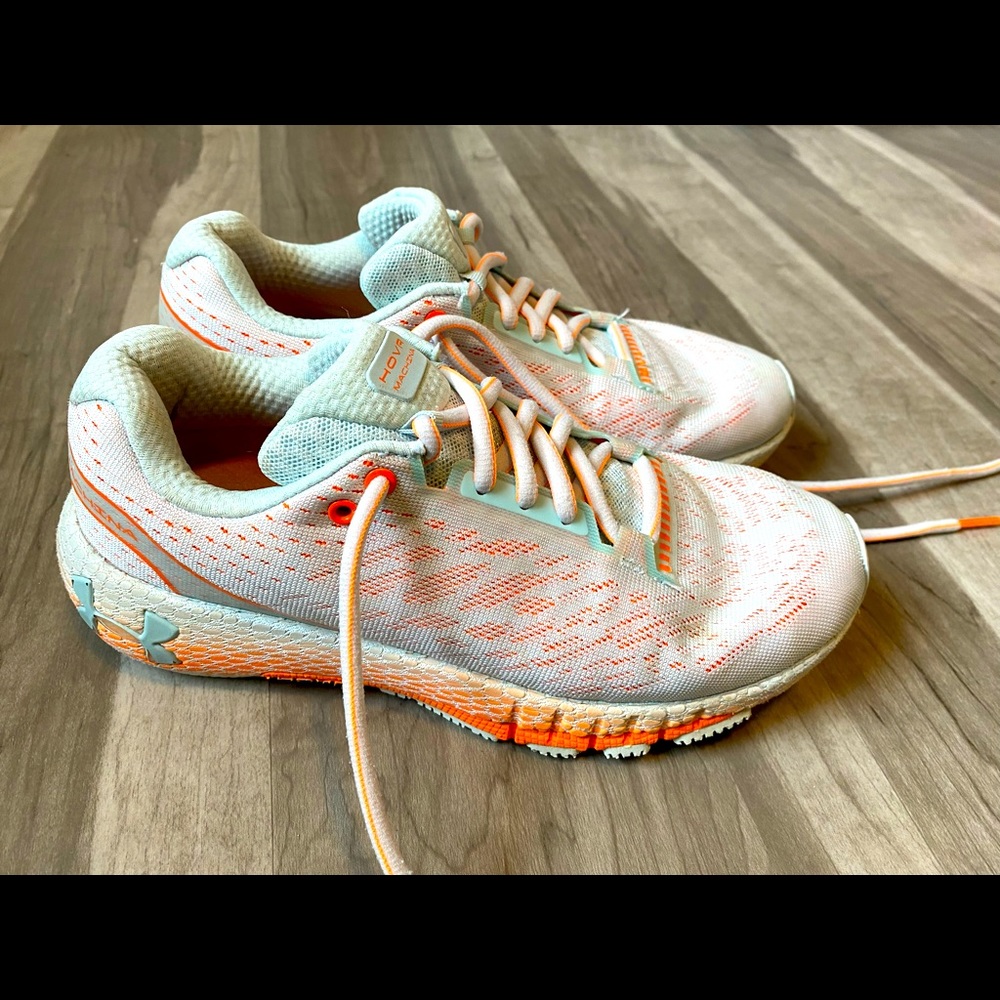 Women’s sz 6.5 UA Bluetooth connected running shoe